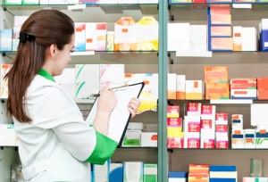 Farmacéutica con productos parafarmaceúticos