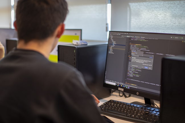 Informática y Comunicaciones durante una clase práctica.