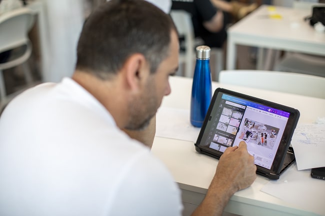 Comercio y Marketing durante una clase práctica.