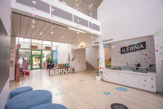 Recepción del centro de formación profesional iLERNA Sevilla